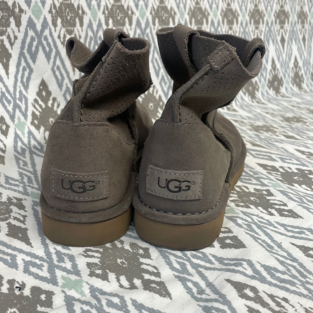 UGG
Women's Brown Mini Perf Tawny Suede Boot